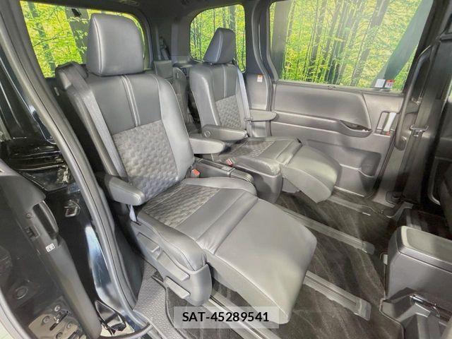 Toyota VOXY HYBRID 2025-12 7227067-8