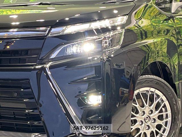 Toyota VOXY HYBRID 2020-11 7227022-12