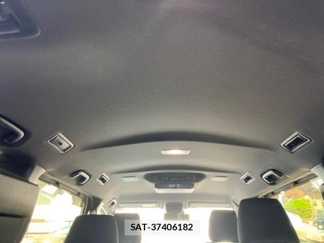Toyota VOXY HYBRID 2018-11 7227013-11
