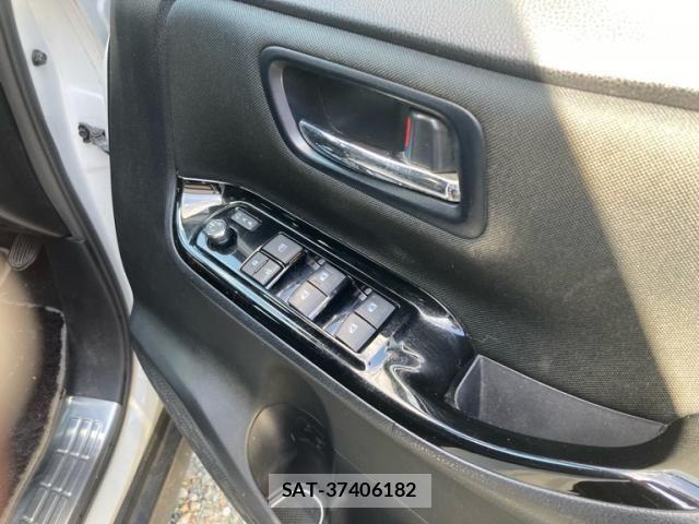 Toyota VOXY HYBRID 2018-11 7227013-14