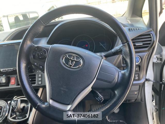 Toyota VOXY HYBRID 2018-11 7227013-16