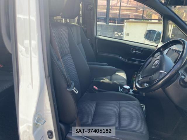 Toyota VOXY HYBRID 2018-11 7227013-17