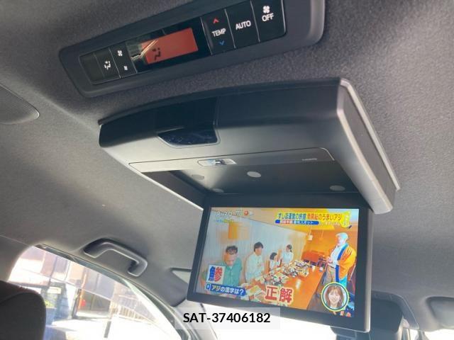 Toyota VOXY HYBRID 2018-11 7227013-20