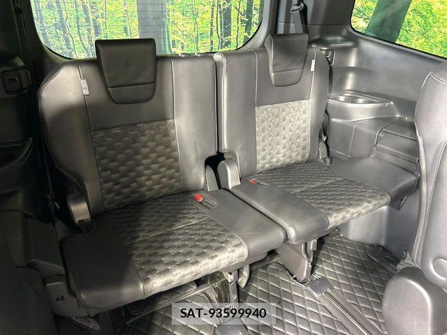 Toyota VOXY HYBRID 2022-03 7227029-10