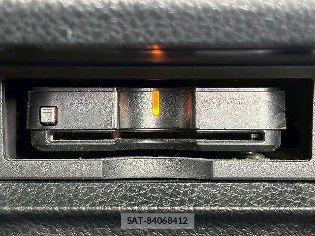 Toyota VOXY HYBRID 2017-12 7227009-10