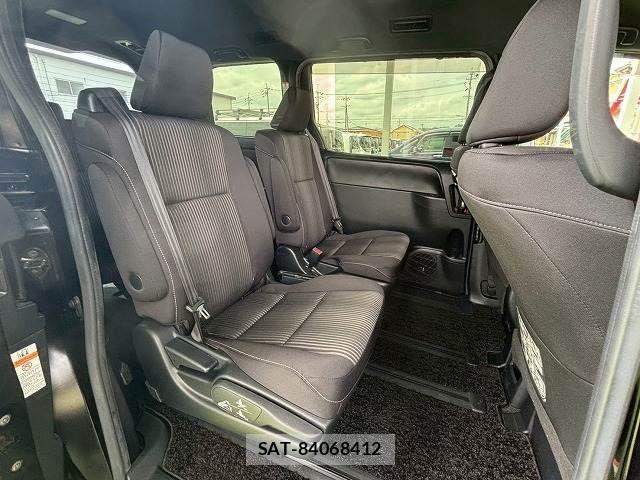 Toyota VOXY HYBRID 2017-12 7227009-12