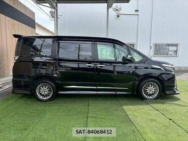 Toyota VOXY HYBRID 2017-12 7227009-16