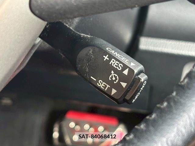 Toyota VOXY HYBRID 2017-12 7227009-6