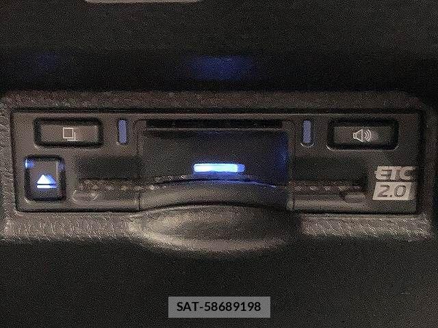 Toyota VOXY HYBRID 2023-05 7227042-11