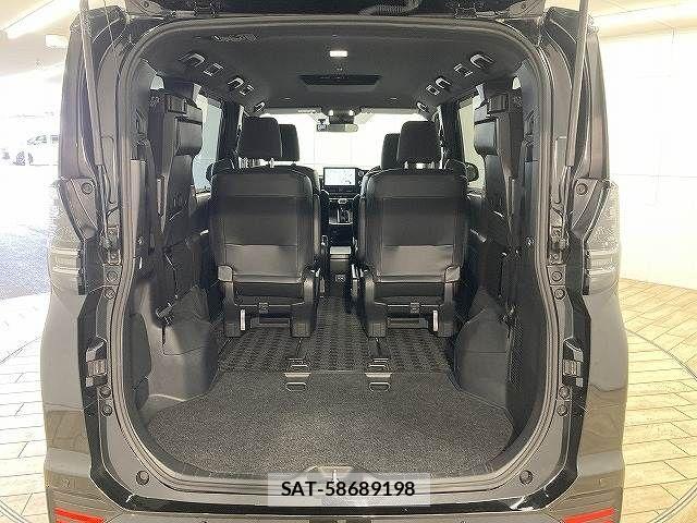 Toyota VOXY HYBRID 2023-05 7227042-12