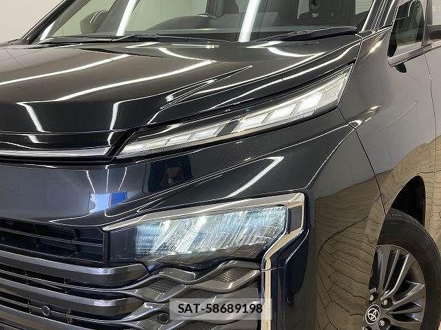 Toyota VOXY HYBRID 2023-05 7227042-19