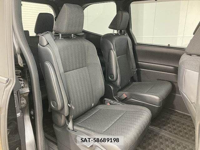 Toyota VOXY HYBRID 2023-05 7227042-5