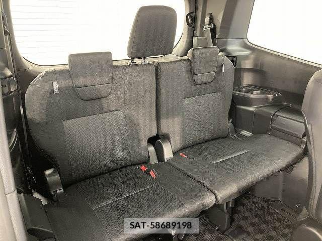 Toyota VOXY HYBRID 2023-05 7227042-6