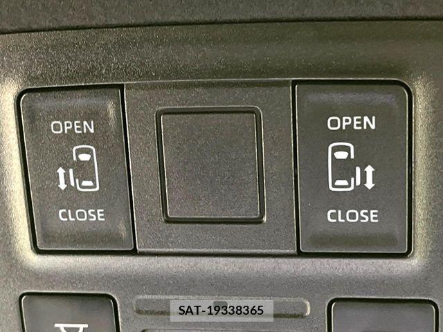Toyota VOXY HYBRID 2024-08 7227049-4