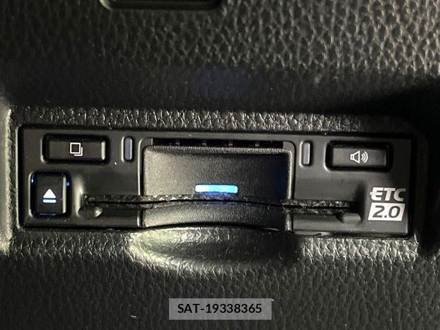 Toyota VOXY HYBRID 2024-08 7227049-6