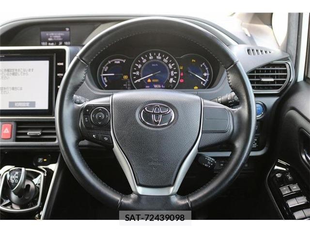 Toyota VOXY HYBRID 2020-09 7217997-18