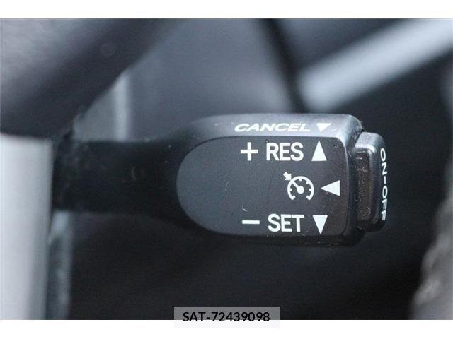 Toyota VOXY HYBRID 2020-09 7217997-4