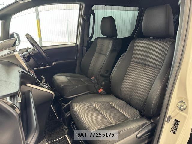 Toyota VOXY HYBRID 2018-04 7227015-10