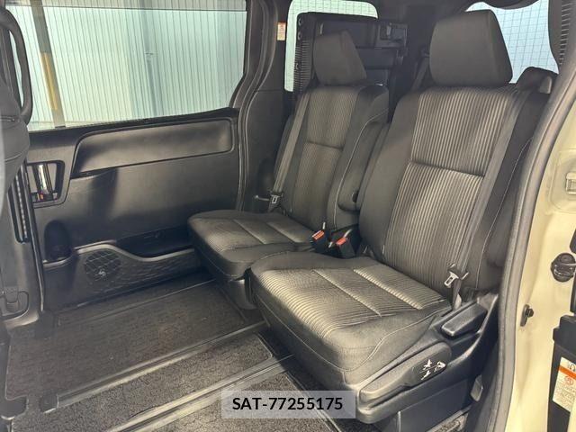 Toyota VOXY HYBRID 2018-04 7227015-11