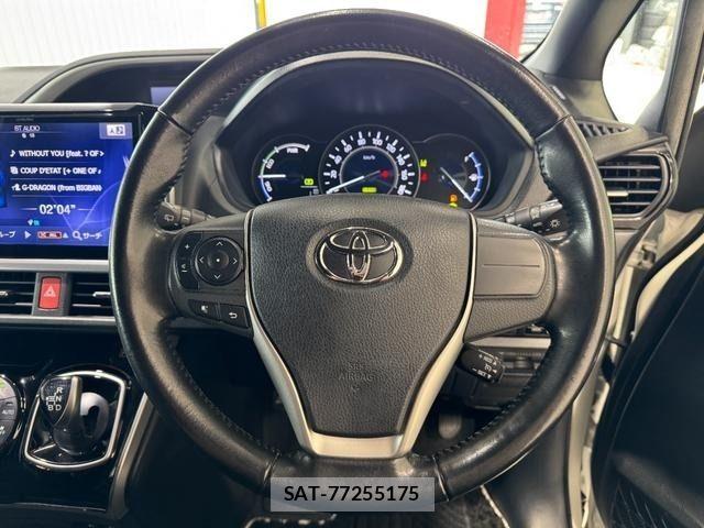 Toyota VOXY HYBRID 2018-04 7227015-14