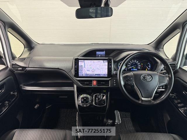 Toyota VOXY HYBRID 2018-04 7227015-1
