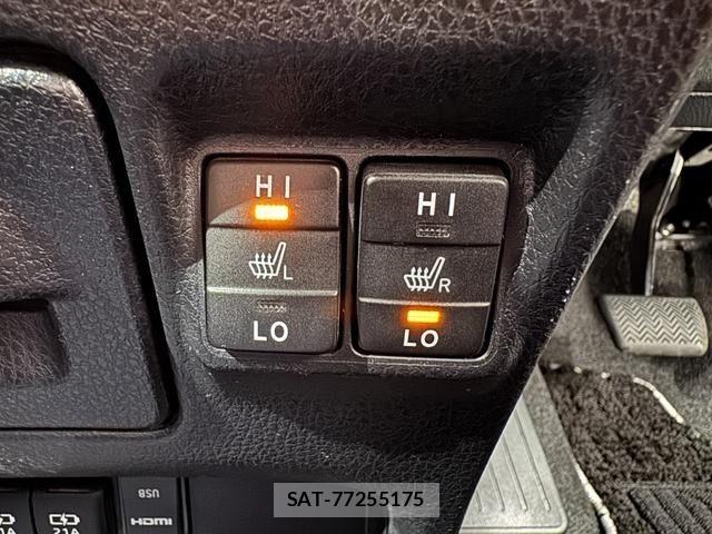 Toyota VOXY HYBRID 2018-04 7227015-20