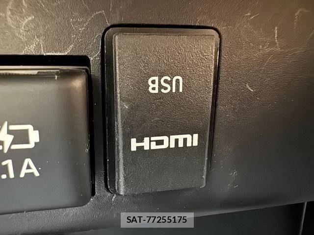 Toyota VOXY HYBRID 2018-04 7227015-22
