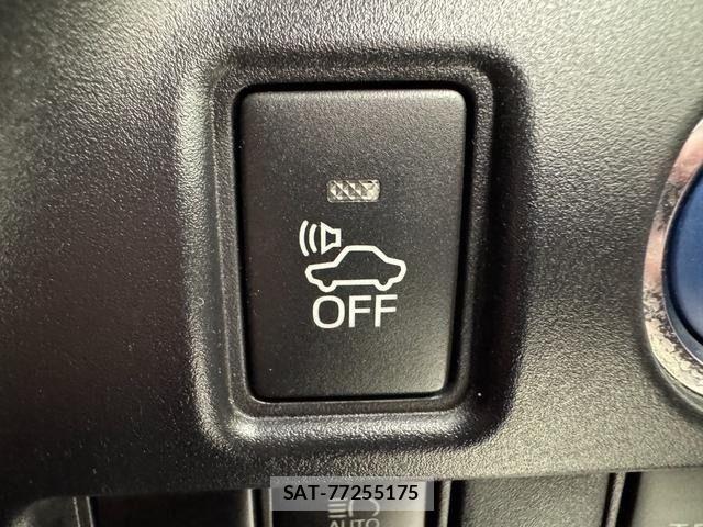 Toyota VOXY HYBRID 2018-04 7227015-24
