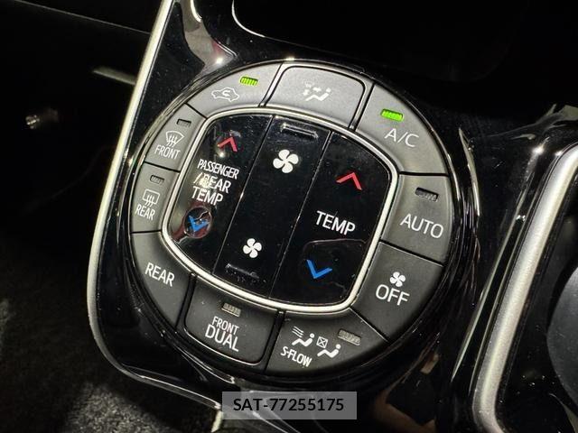 Toyota VOXY HYBRID 2018-04 7227015-26