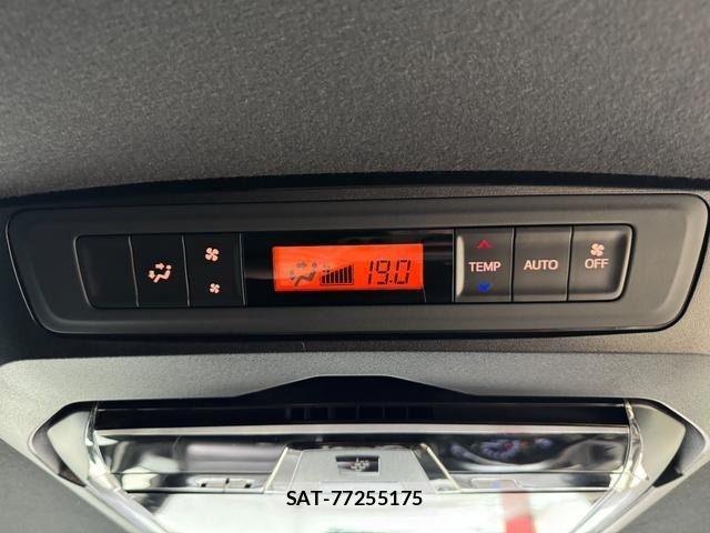 Toyota VOXY HYBRID 2018-04 7227015-27