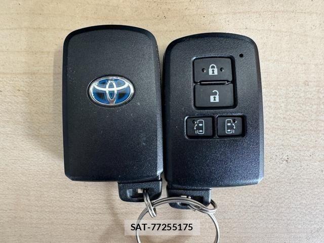 Toyota VOXY HYBRID 2018-04 7227015-29