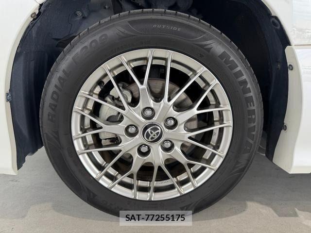 Toyota VOXY HYBRID 2018-04 7227015-7