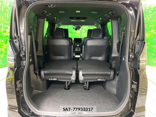 Toyota VOXY HYBRID 2022-10 7227034-12