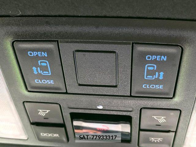 Toyota VOXY HYBRID 2022-10 7227034-5