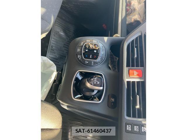 Toyota VOXY HYBRID 2015-03 7227003-16