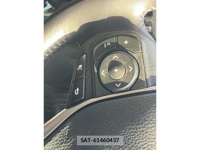 Toyota VOXY HYBRID 2015-03 7227003-22