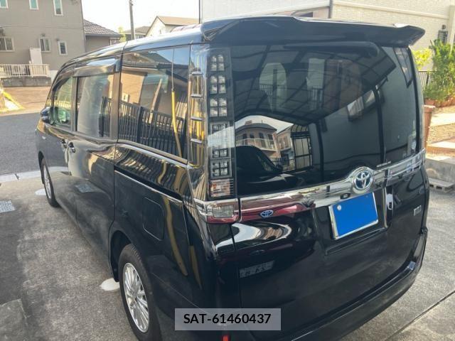 Toyota VOXY HYBRID 2015-03 7227003-5