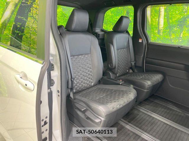 Toyota VOXY HYBRID 2022-04 7227033-8