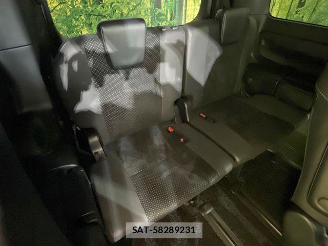 Toyota VOXY HYBRID 2021-04 7227023-9