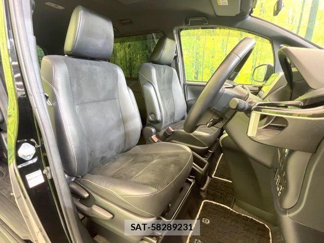 Toyota VOXY HYBRID 2021-04 7227023-7