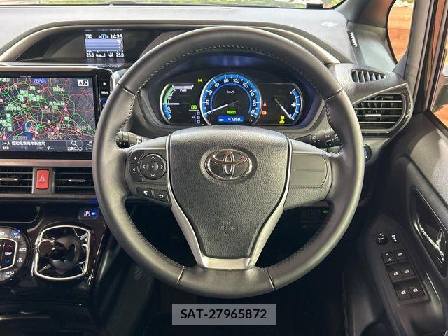 Toyota VOXY HYBRID 2017-02 7227010-11
