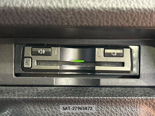 Toyota VOXY HYBRID 2017-02 7227010-6