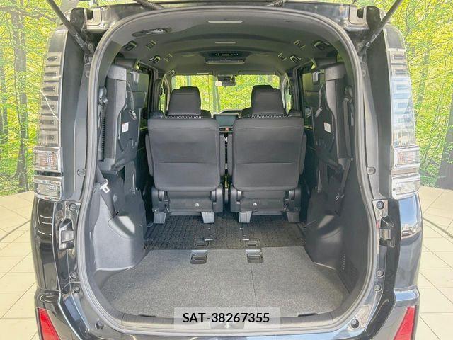 Toyota VOXY HYBRID 2018-03 7227011-10