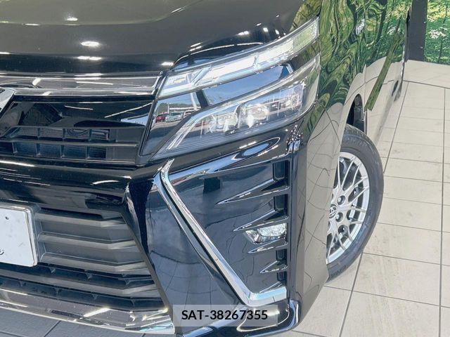 Toyota VOXY HYBRID 2018-03 7227011-12