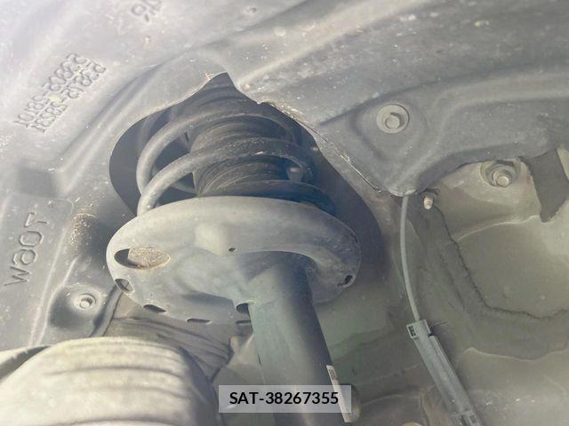 Toyota VOXY HYBRID 2018-03 7227011-19