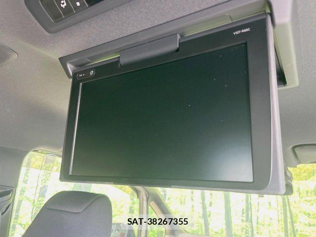 Toyota VOXY HYBRID 2018-03 7227011-2