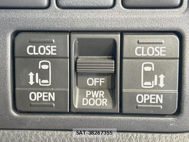Toyota VOXY HYBRID 2018-03 7227011-5