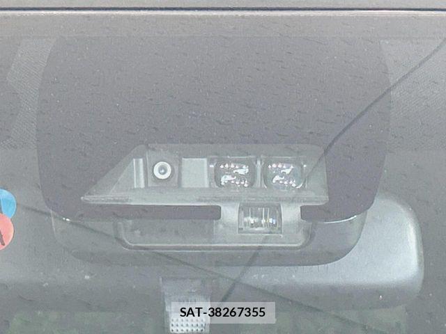 Toyota VOXY HYBRID 2018-03 7227011-6