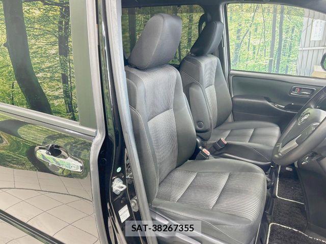 Toyota VOXY HYBRID 2018-03 7227011-7