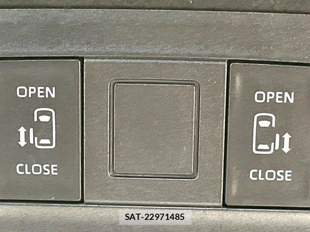 Toyota VOXY HYBRID 2024-10 7227055-5